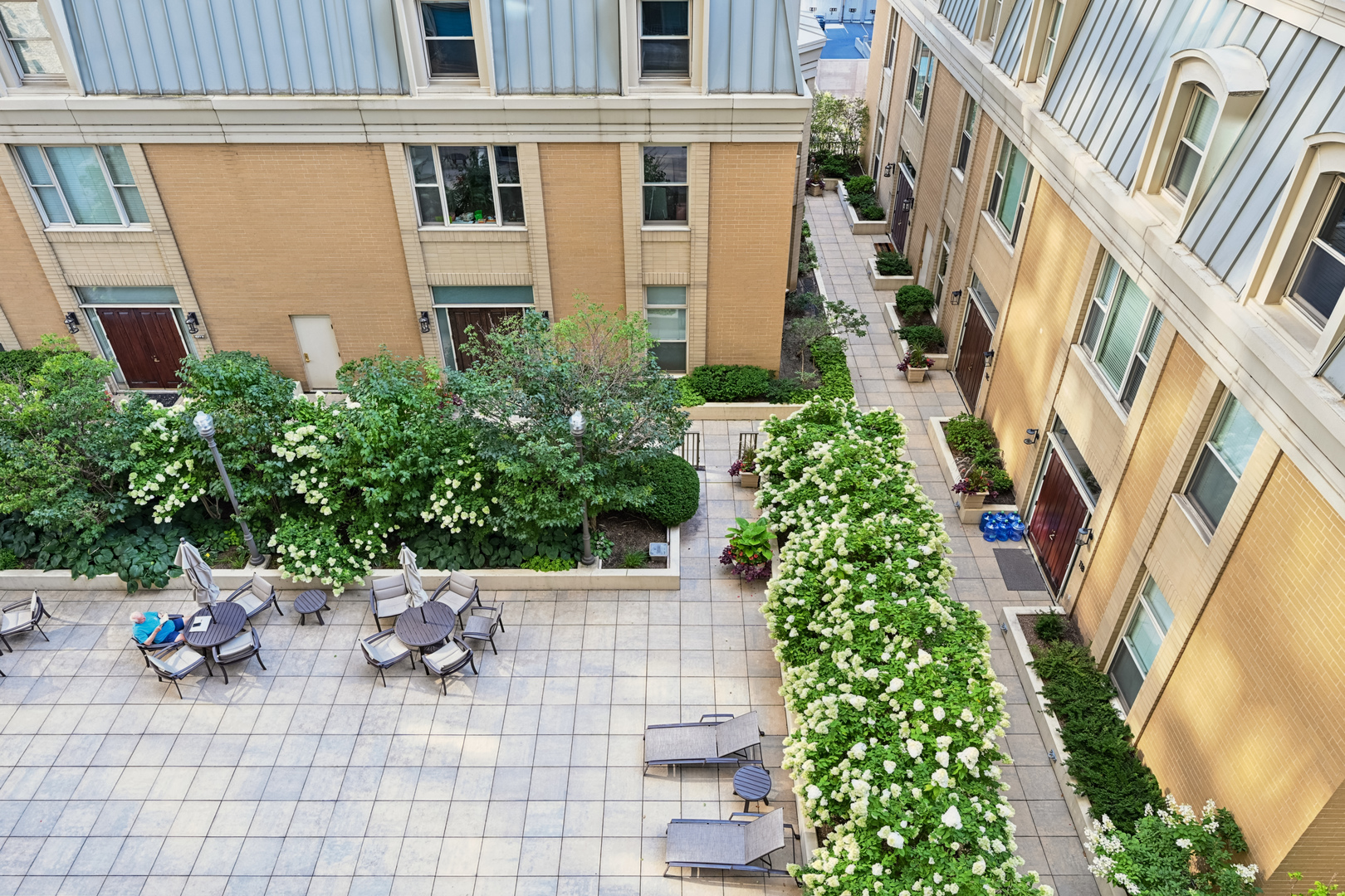 25 E SUPERIOR Street Unit: 1504