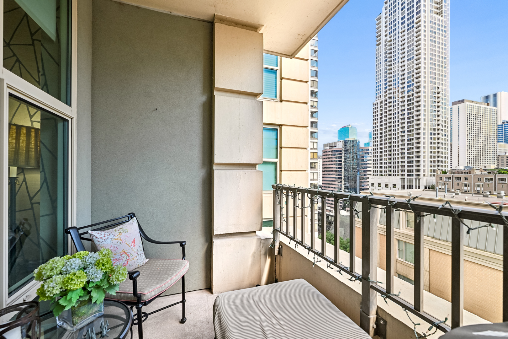 25 E SUPERIOR Street Unit: 1504