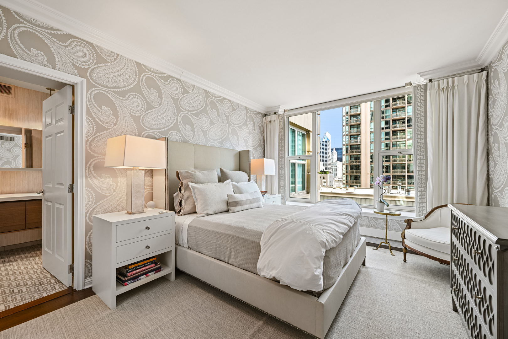 25 E SUPERIOR Street Unit: 1504