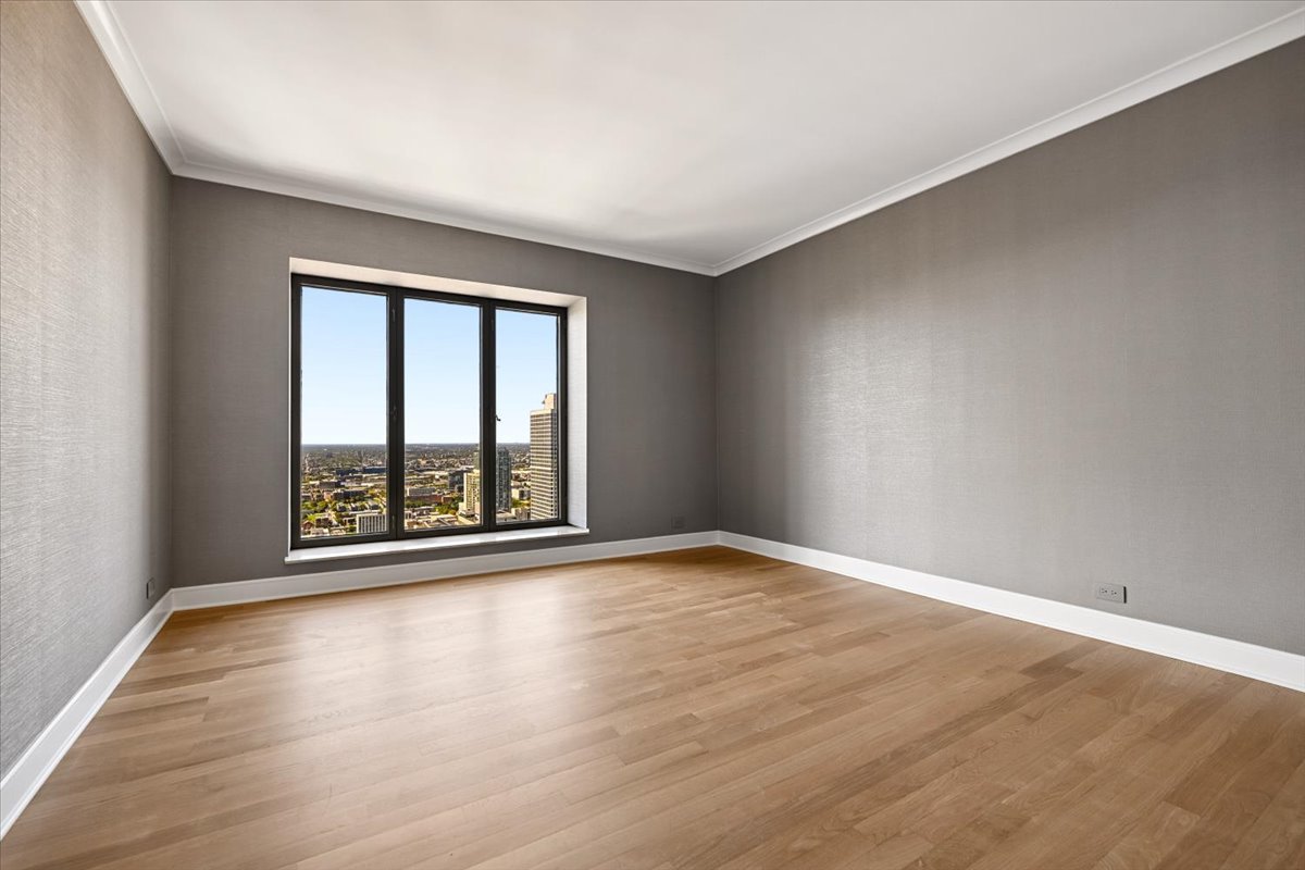 950 N MICHIGAN Avenue Unit: 4104