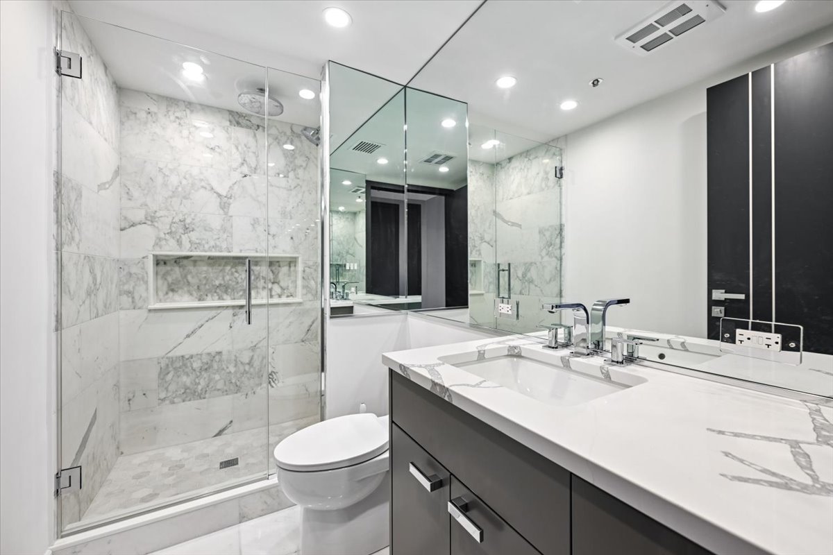 950 N MICHIGAN Avenue Unit: 4104