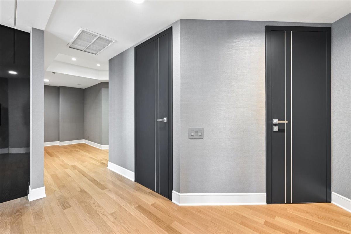 950 N MICHIGAN Avenue Unit: 4104