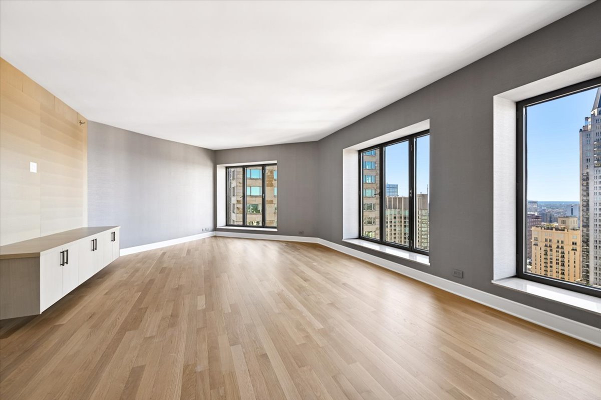 950 N MICHIGAN Avenue Unit: 4104