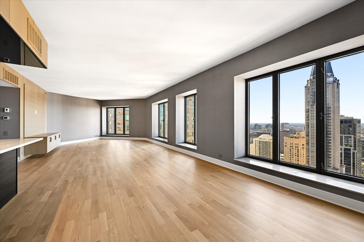 950 N MICHIGAN Avenue Unit: 4104