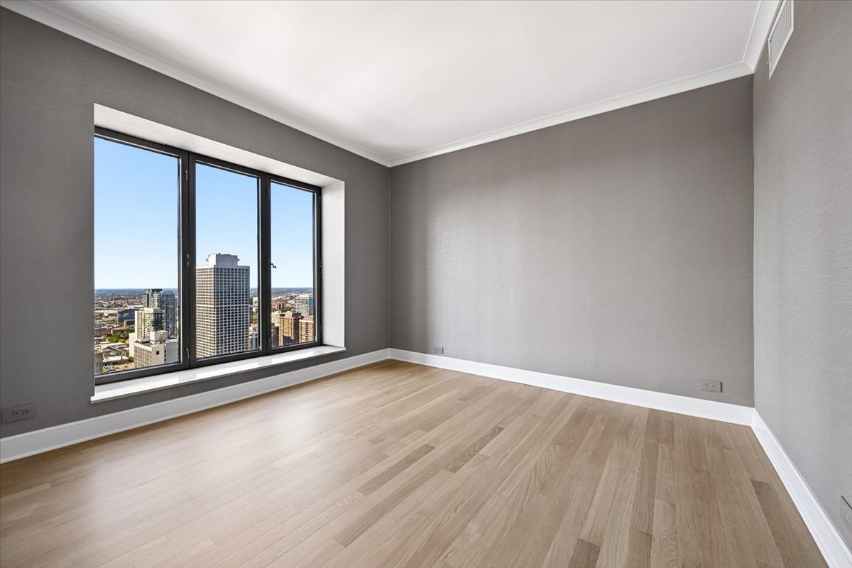 950 N MICHIGAN Avenue Unit: 4104