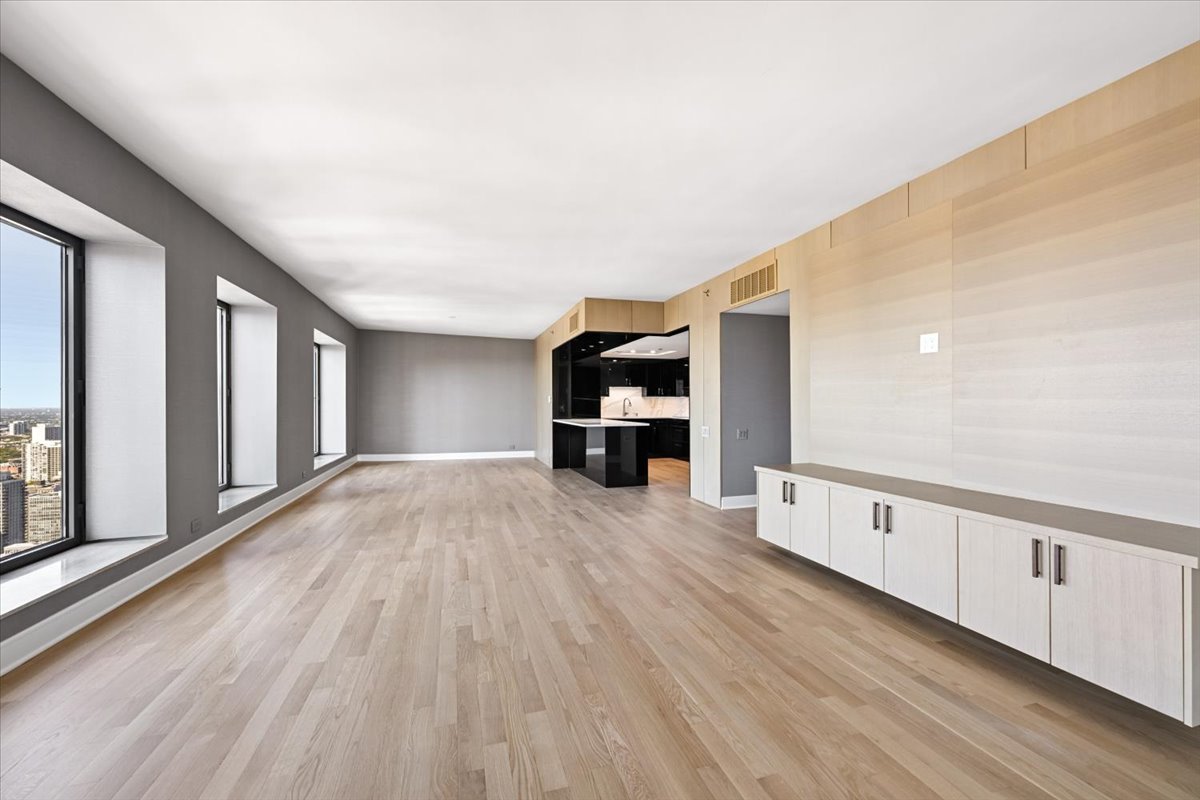 950 N MICHIGAN Avenue Unit: 4104