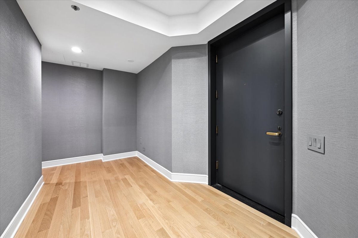 950 N MICHIGAN Avenue Unit: 4104