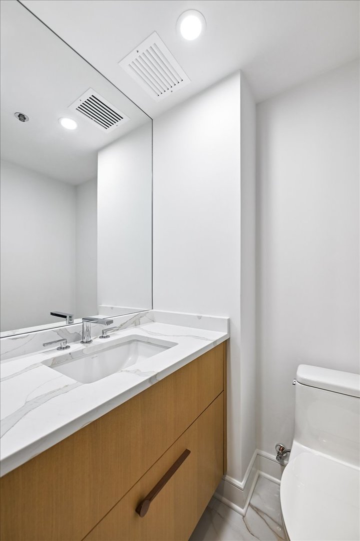 950 N MICHIGAN Avenue Unit: 4104