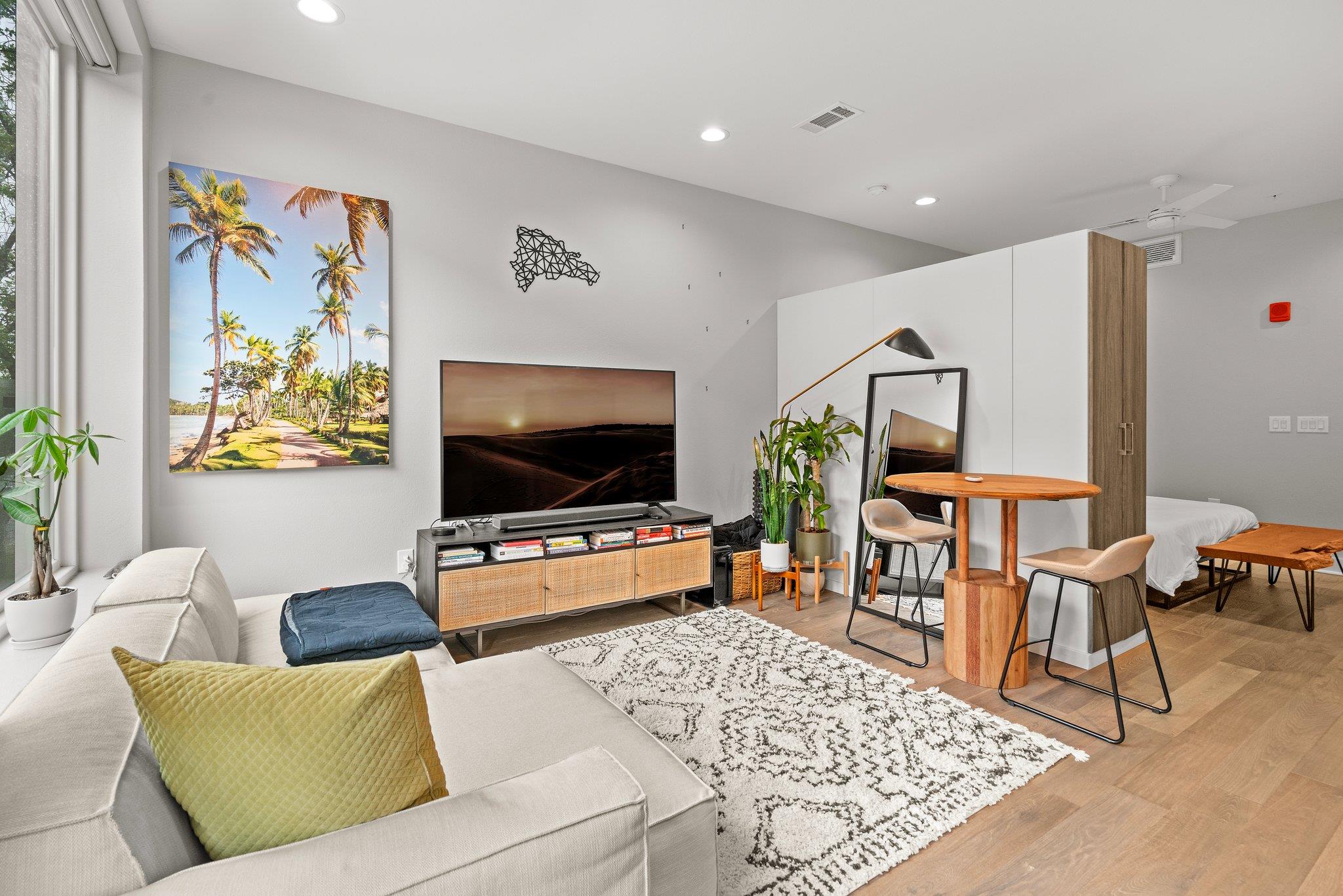 1800 E 4th # 208