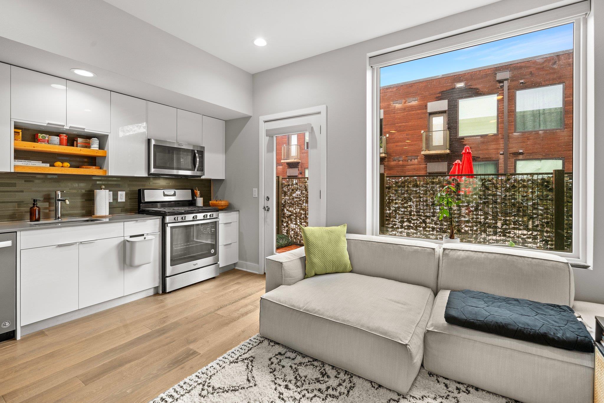 1800 E 4th # 208