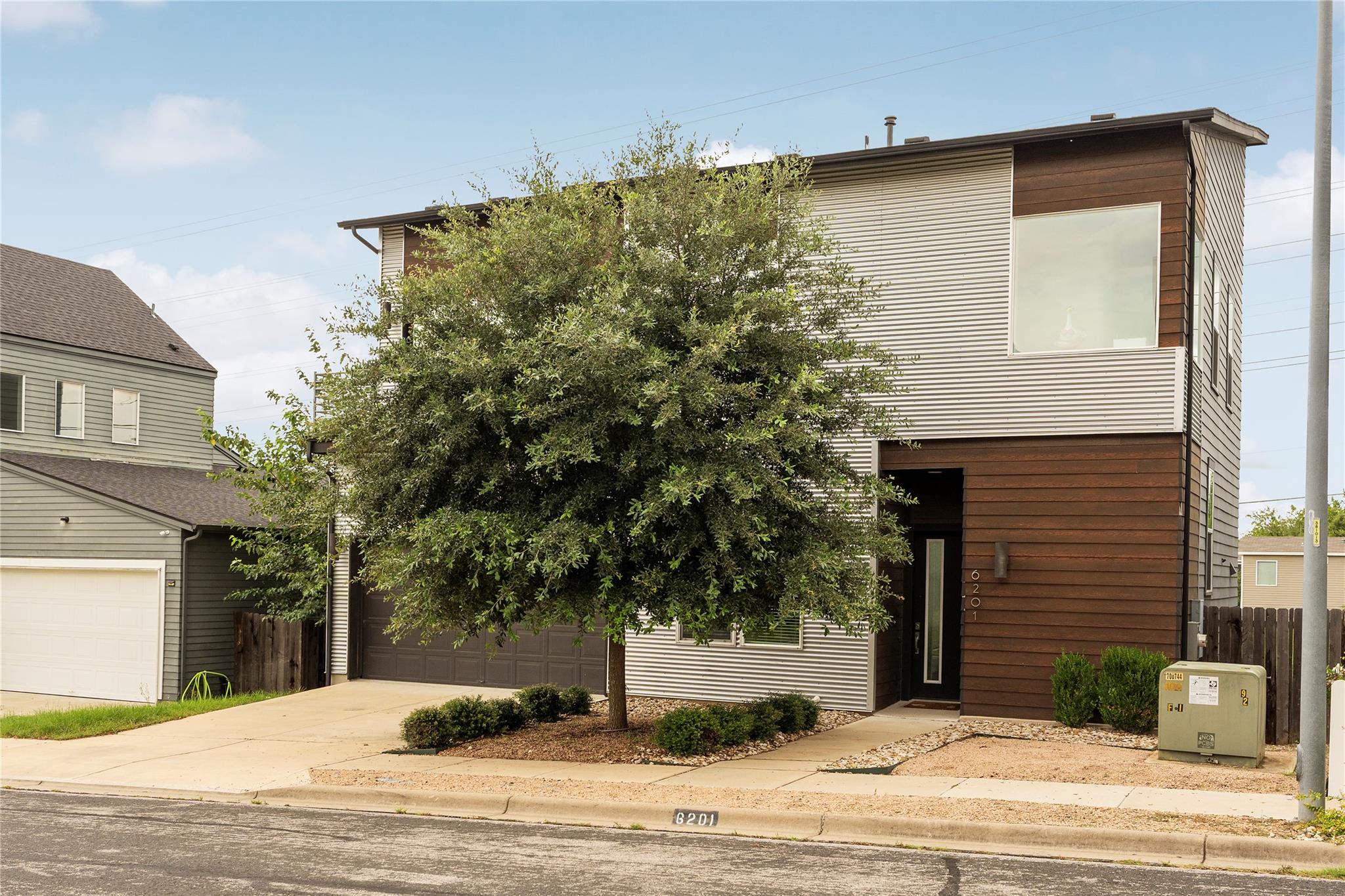 6201 Toscana Ave