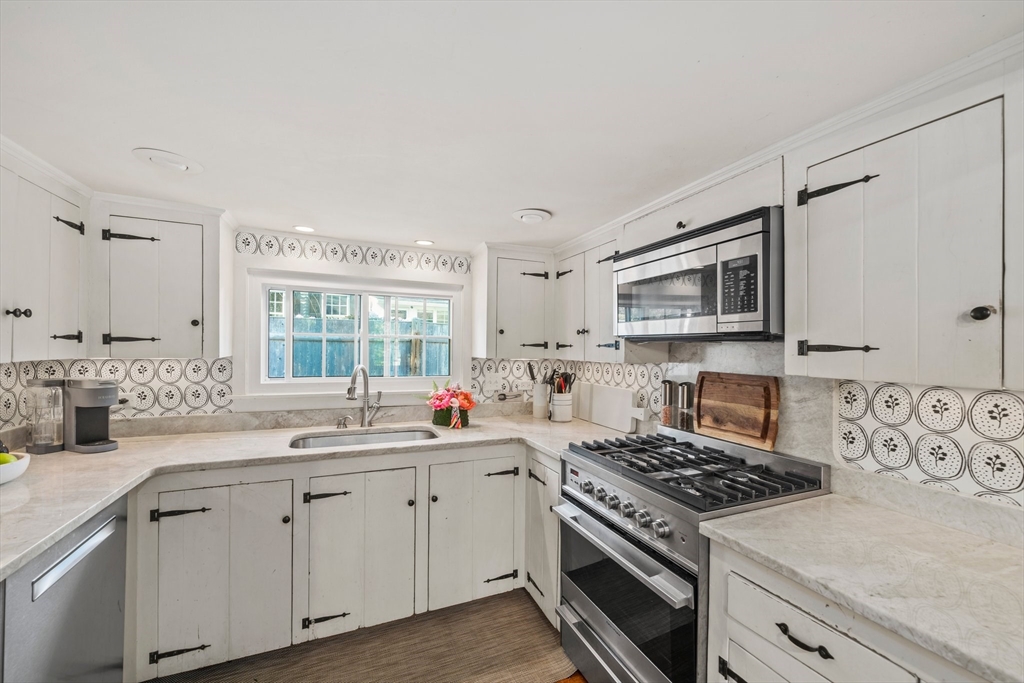 31 Cove St