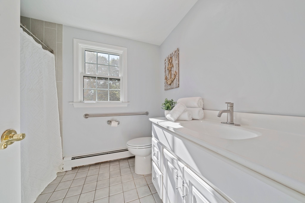 21 Minnetuxet Way