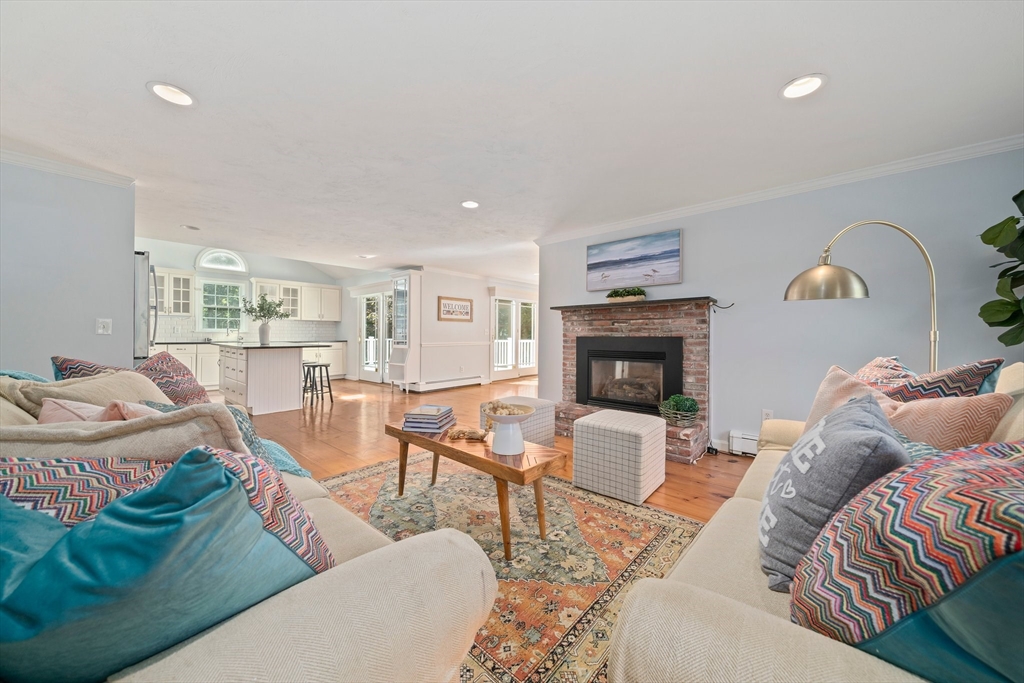 21 Minnetuxet Way