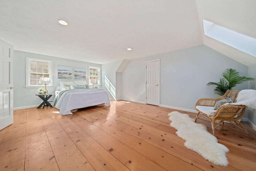 21 Minnetuxet Way