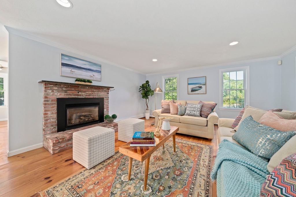 21 Minnetuxet Way