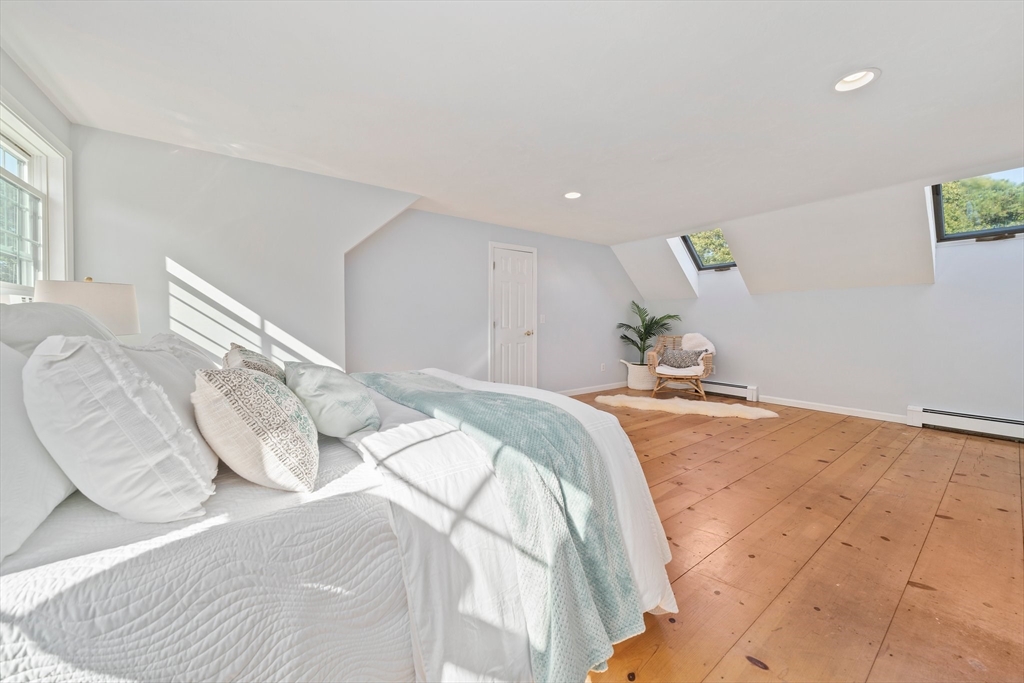 21 Minnetuxet Way