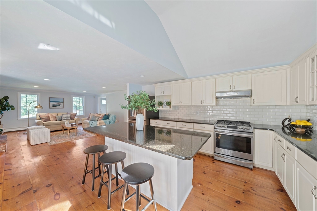 21 Minnetuxet Way