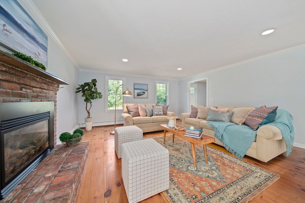 21 Minnetuxet Way