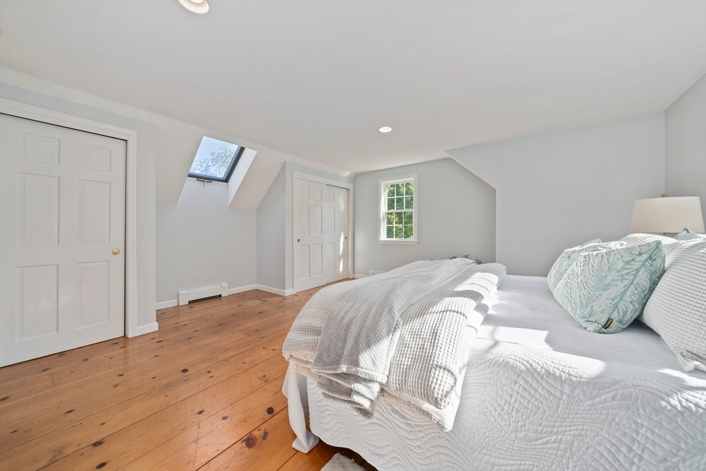 21 Minnetuxet Way