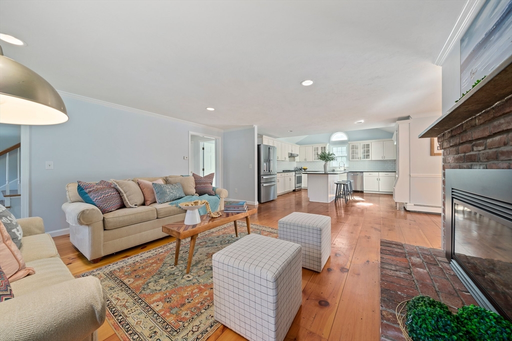 21 Minnetuxet Way