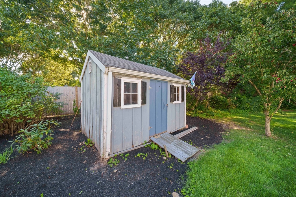 21 Minnetuxet Way