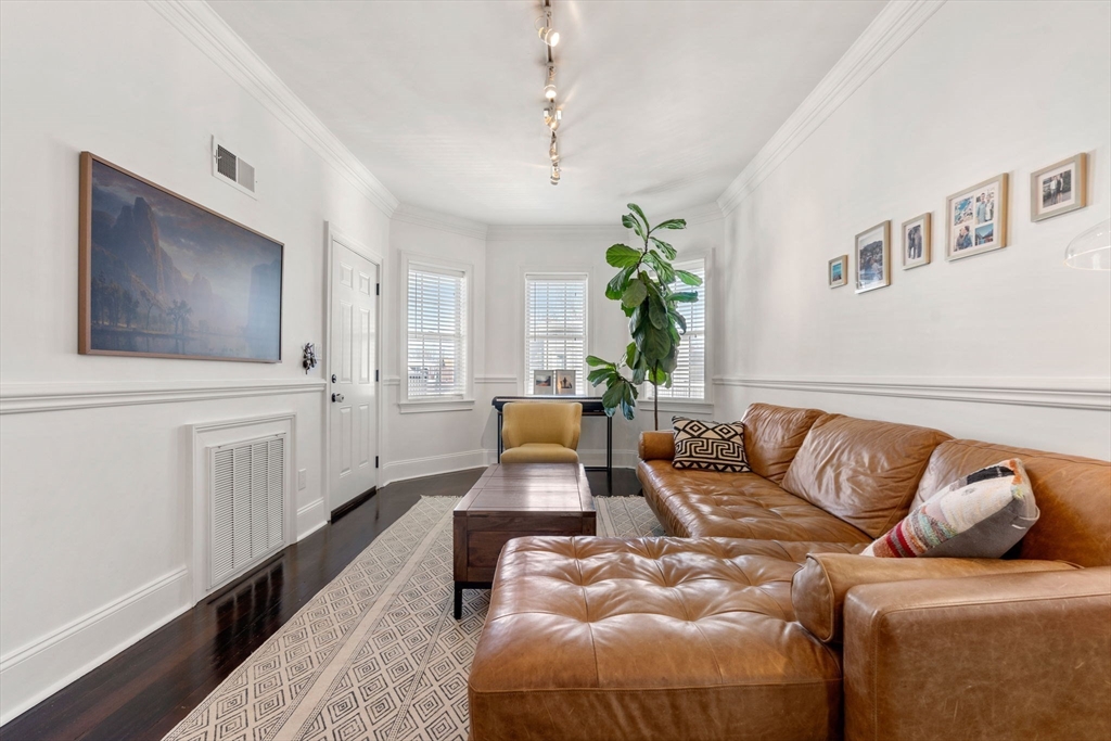 27 Saint Marks Rd # 3