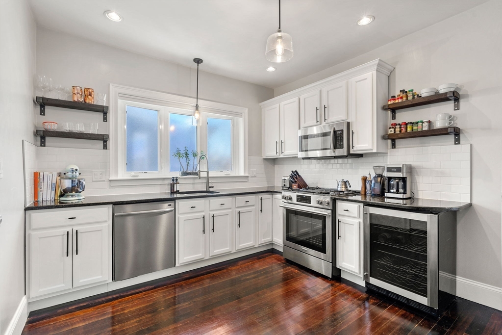 27 Saint Marks Rd # 3