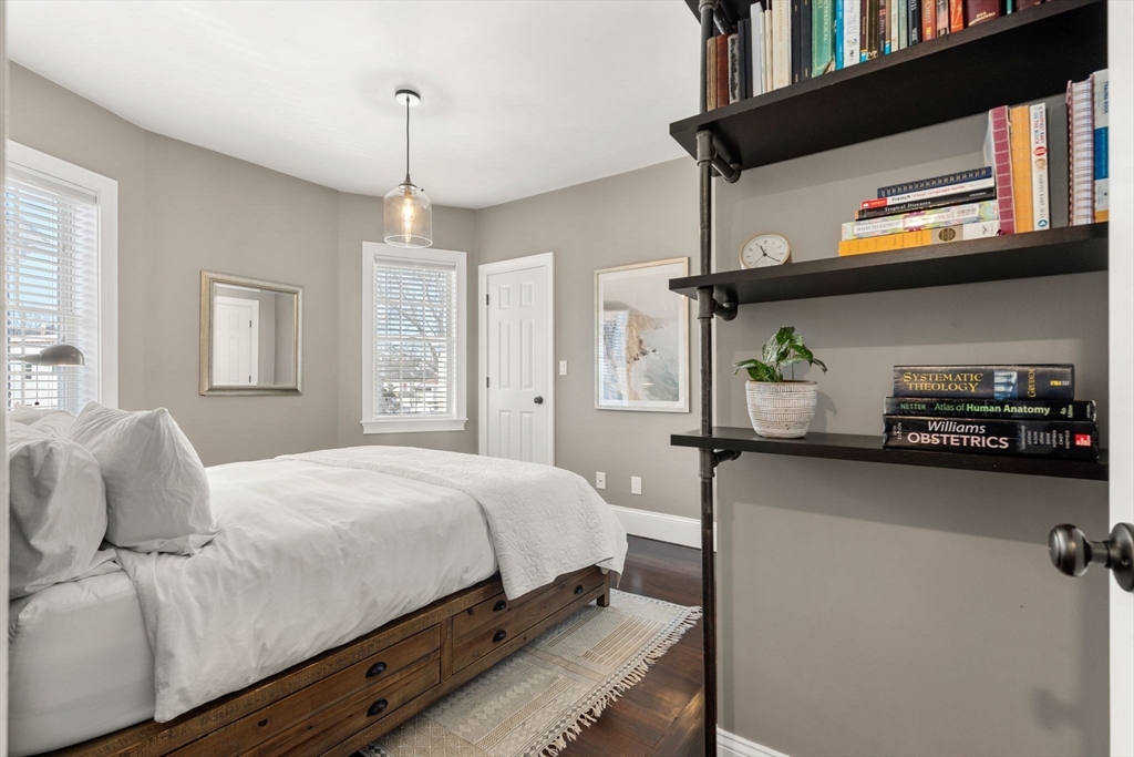27 Saint Marks Rd # 3