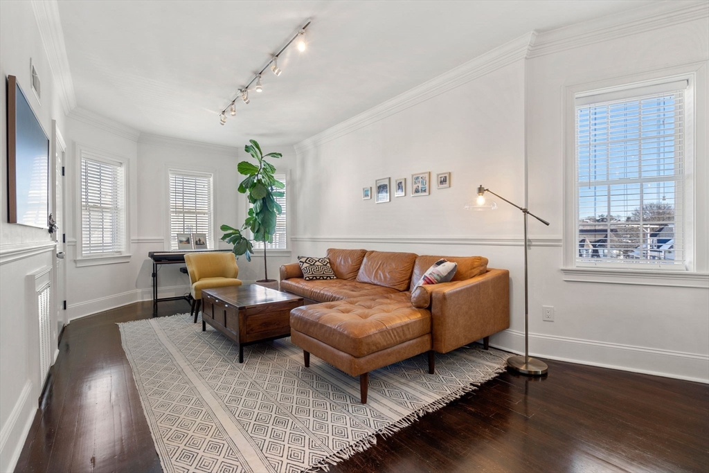 27 Saint Marks Rd # 3