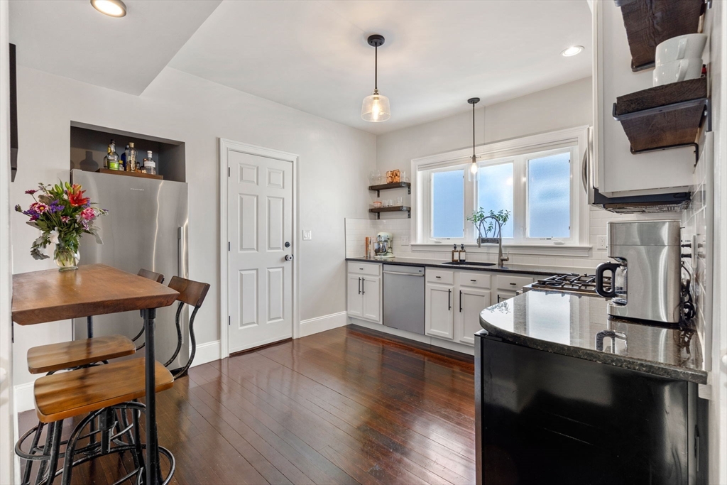 27 Saint Marks Rd # 3