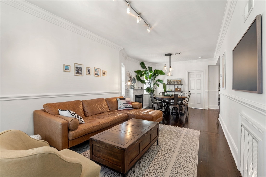 27 Saint Marks Rd # 3