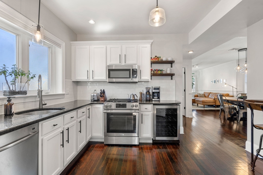 27 Saint Marks Rd # 3