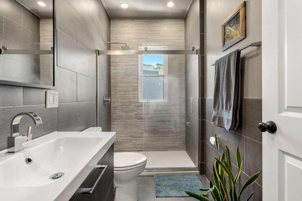 27 Saint Marks Rd # 3