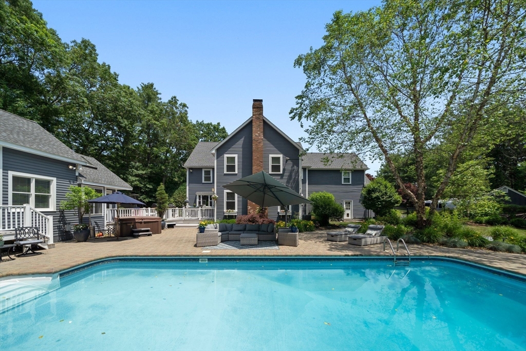 27 Rosewood Dr