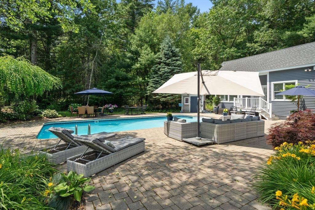 27 Rosewood Dr