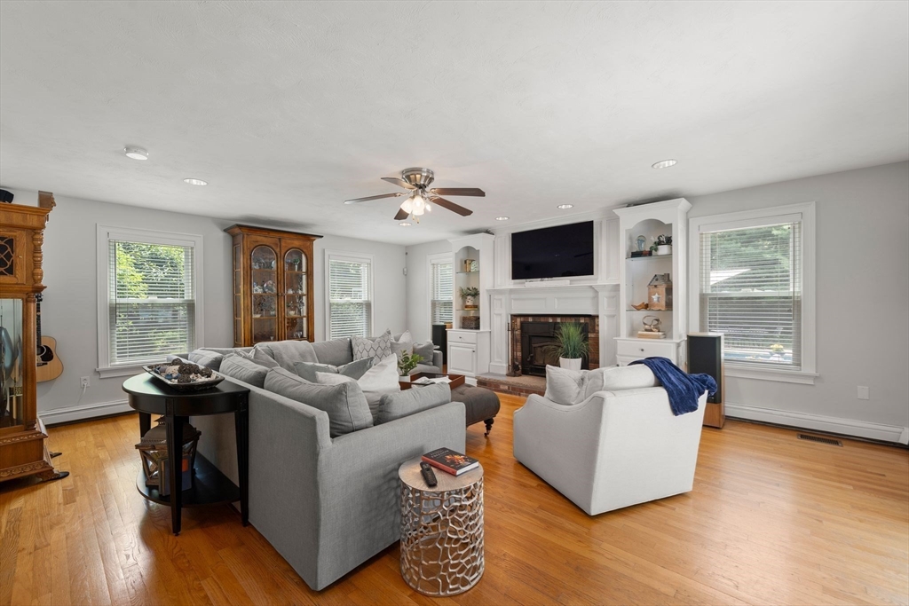 27 Rosewood Dr
