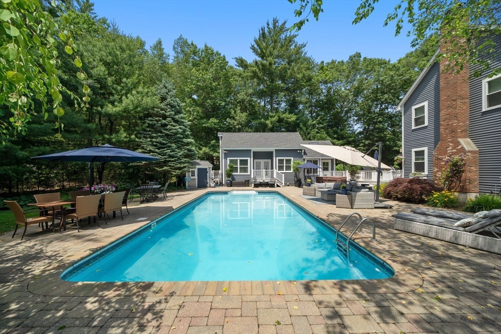 27 Rosewood Dr