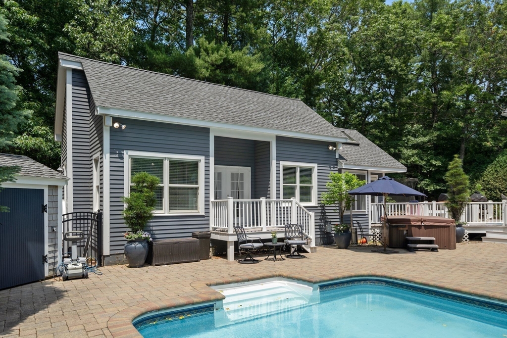 27 Rosewood Dr