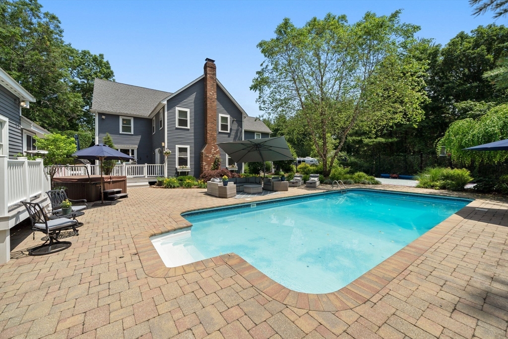 27 Rosewood Dr
