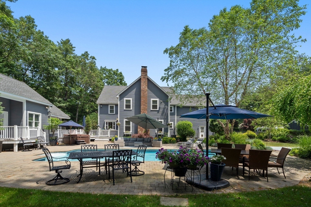 27 Rosewood Dr