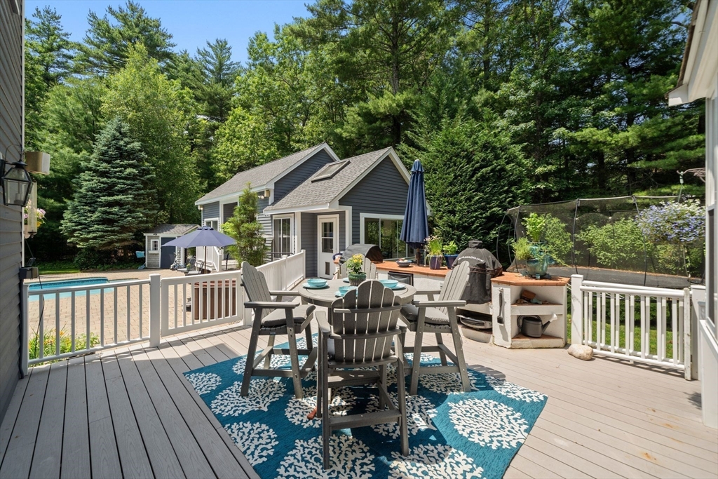 27 Rosewood Dr