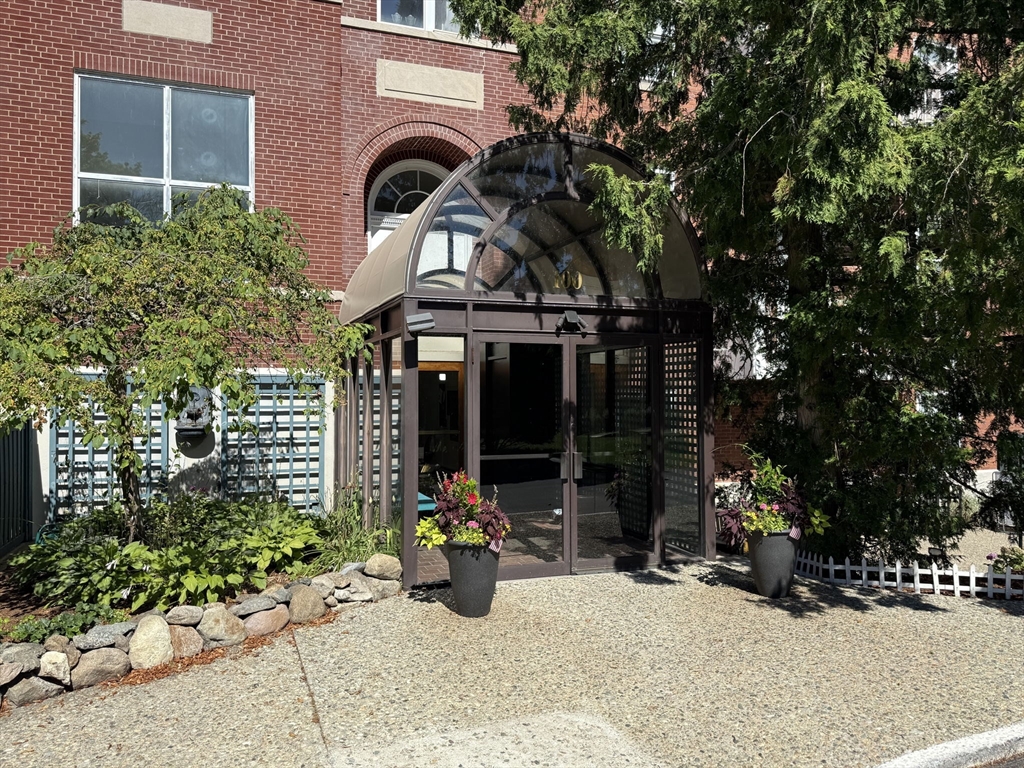 100 Parks St # 18