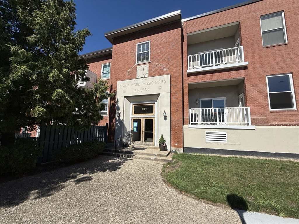 100 Parks St # 18