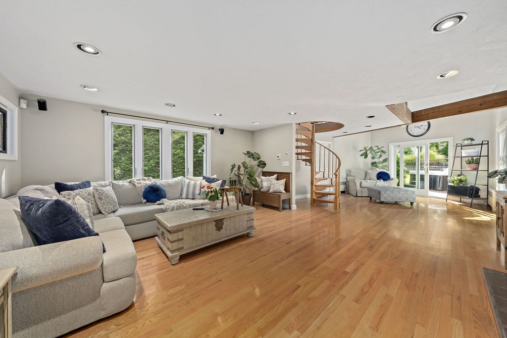 3 Howard Dr