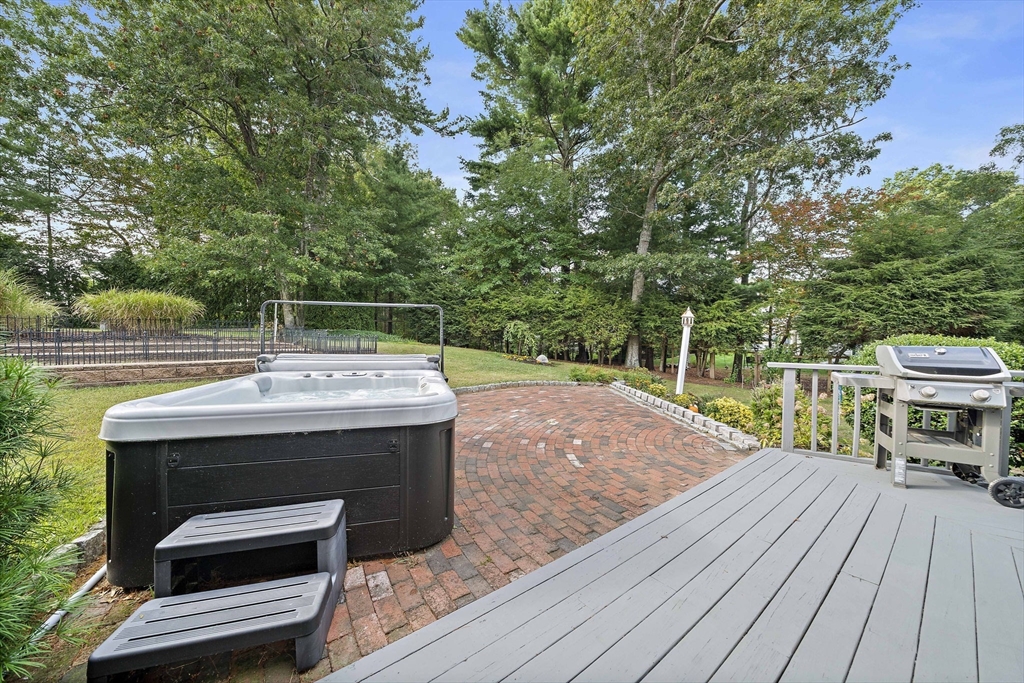 3 Howard Dr