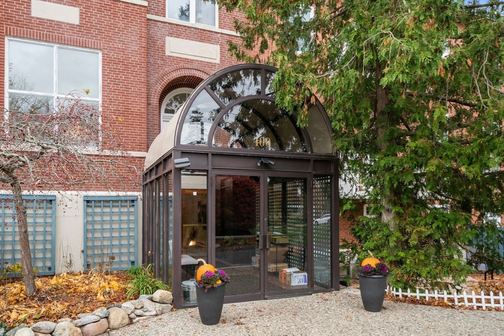 100 Parks St # 32