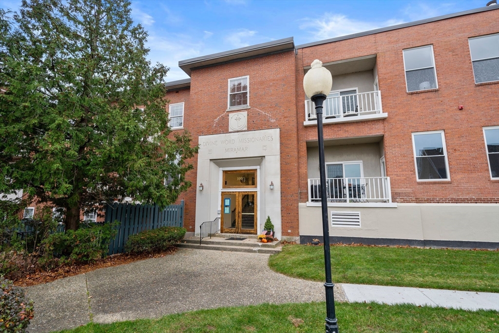 100 Parks St # 32