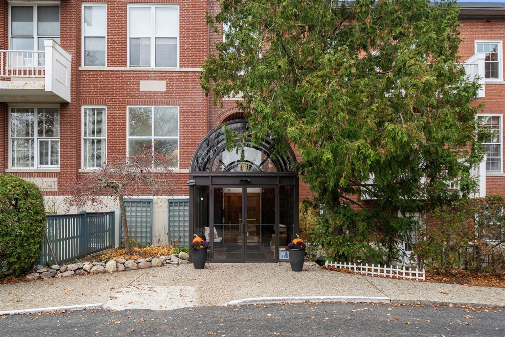 100 Parks St # 32