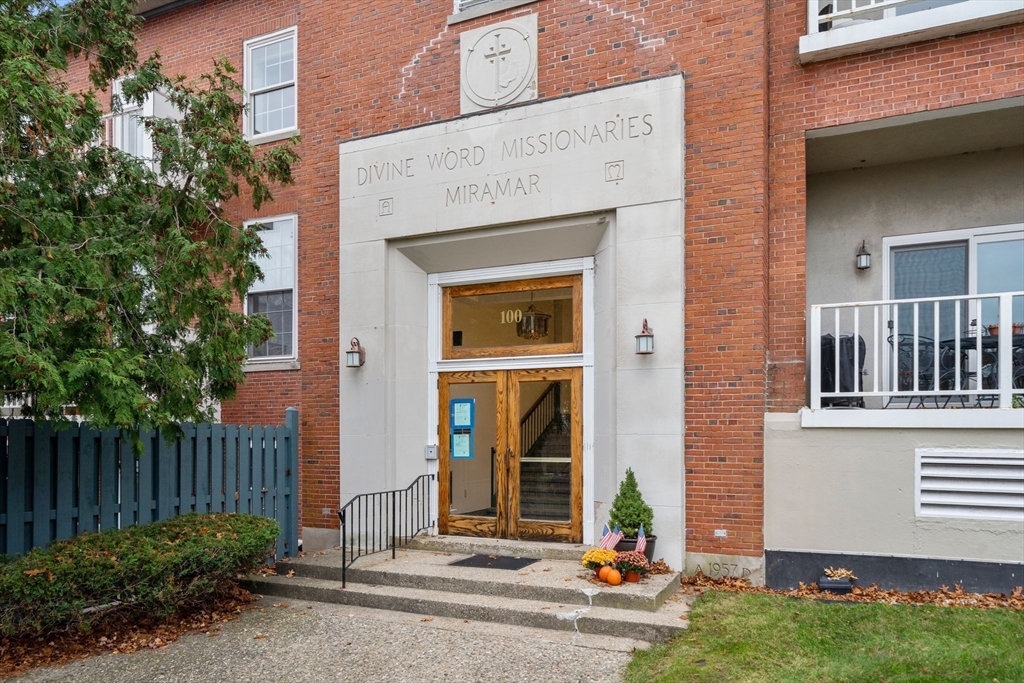100 Parks St # 32